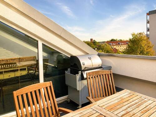 Loggia - Wohnen über den Dächern: Moderne 2-Zimmer-Wohnung mit West-Dachloggia