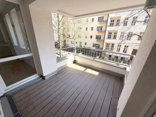 Sonnige Loggia mit geschütztem Rückzugsort - 