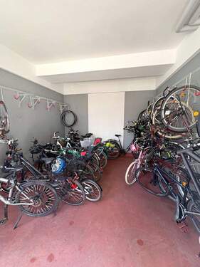 Praktischer Fahrradkeller im Haus - Etagenwohnung mit 113,80 m&sup2; in Berlin zur Miete