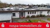 Drohnenbild - Modernisierter Bungalow mit Süd-Terrasse, Garage und Einliegerwohnung im Anbau in Flensburg-Weiche