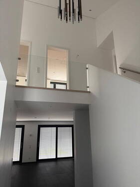 Offener Eingangsbereich - Einfamilienhaus mit 183,00 m&sup2; in Oerlinghausen zum Kaufen