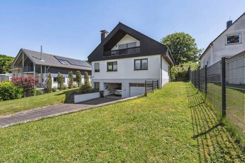 Vorderhaus - 5 Zimmer Einfamilienhaus in Hofheim am Taunus / Langenhain