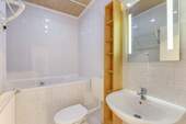 Bad mit Badewanne - 