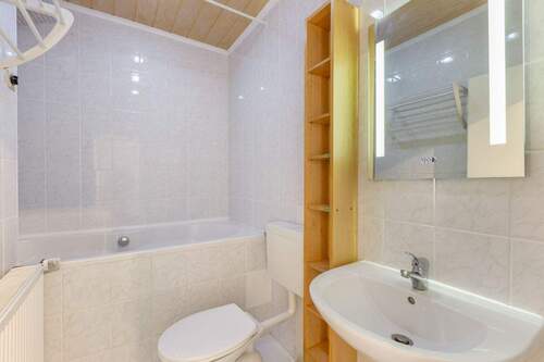 Bad mit Badewanne - 