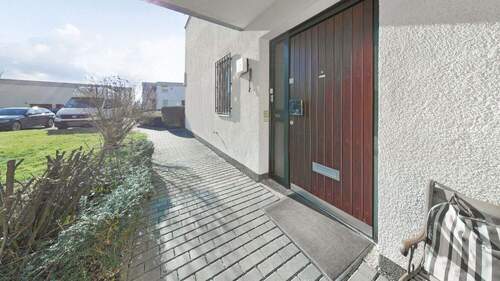 Eingangstür - 4 Zimmer Terrassenwohnung in Kassel