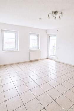 Wohnzimmer - 3 Zimmer Etagenwohnung zum Kaufen in Beilngries