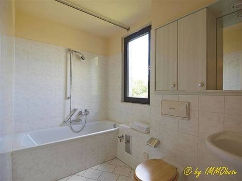 Bad mit Wanne - 