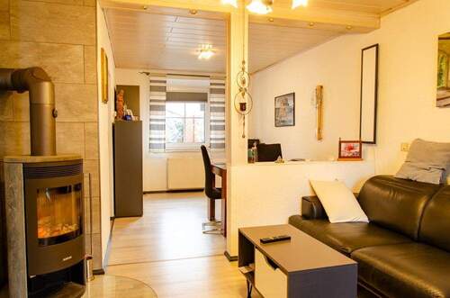 Wohn-/Essbereich mit Ofen - 