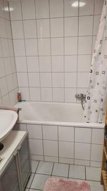 Bad - Etagenwohnung mit 78,00 m&sup2; in Duisburg zur Miete