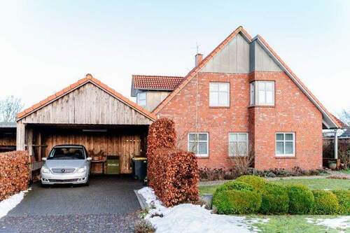 1 Straßenseite - Architektur: Ausgezeichnet - Außergewöhnliches Einfamilienhaus mit tollem Raumgefühl in Großenwiehe