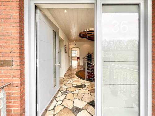 Hauseingang - 6 Zimmer Einfamilienhaus in Detmold