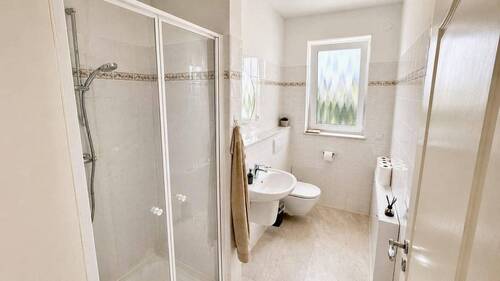 Gäste WC mit Dusche - 