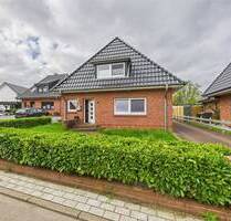**Einfamilienhaus mit Bauland in TOP-Lage** - Husum