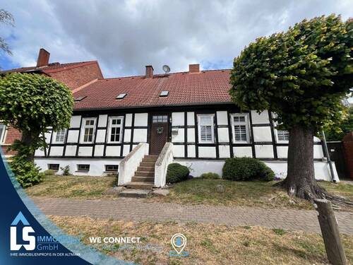 Hausansicht - 7 Zimmer Mehrfamilienhaus, Wohnhaus zum Kaufen in Cobbel