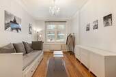 Zimmer 1 - Altbaucharme trifft moderne Aussicht: Stilvolle 2-Zimmer-Wohnung in Winterhude