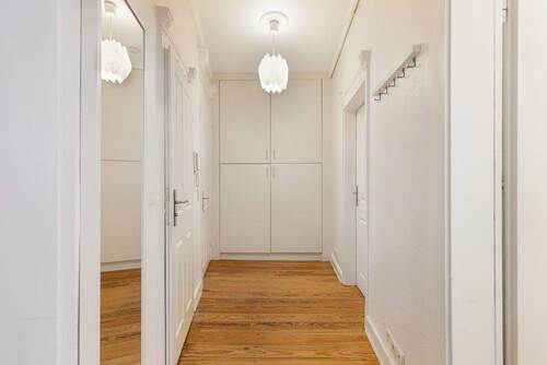 Flur mit Einbauschrank - 