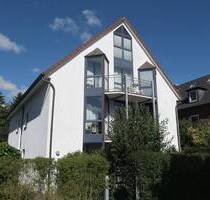 Gut vermietete 2 Zimmer EG Wohnung mit Terrasse, kl. Garten und Tiefgaragenstellplatz in guter Lage - Hamburg Lokstedt