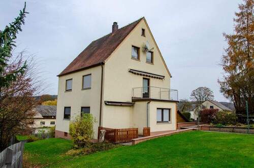Süd-/Westansicht - 6 Zimmer Mehrfamilienhaus, Wohnhaus in Sulzbach-Rosenberg / Prangershof