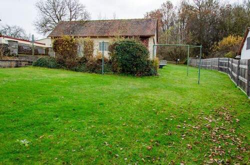 Garten - Mehrfamilienhaus, Wohnhaus mit 154,90 m² in Sulzbach-Rosenberg / Prangershof zum Kaufen