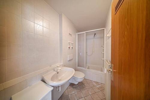 Badezimmer 1.jpg - 