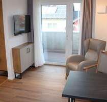 Pflegegerecht möbliertes 2-Zimmer Apartment 10 im Seniorenzentrum Frontenhausen mit offener Wohnküche & Balkon - Selbstbestimmtes Wohnen