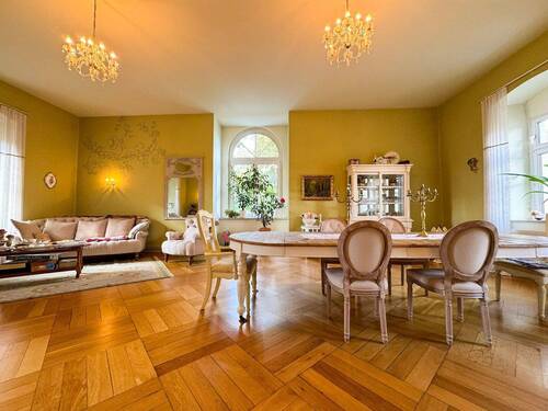 Großzügiges Esszimmer - 