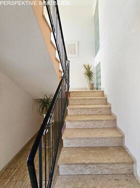 Treppenhaus - 1 Zimmer Mehrfamilienhaus, Wohnhaus in Bad König