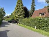 Straße auf Haushöhe (rechts) - 
