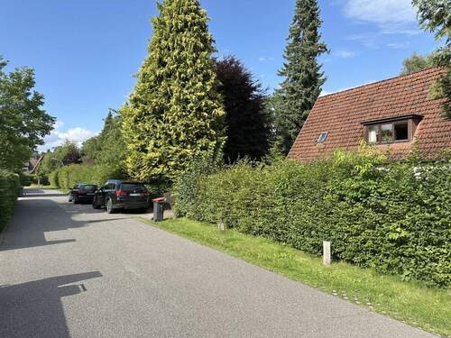 Straße auf Haushöhe (rechts) - 