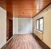 Bezugsfreie 2-Zimmer-Eigentumswohnung in Dreifamilienhaus in Hürth - Efferen