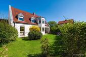 Hausansicht vom Garten - Charmante Wohnung mit Einfamilienhaus-Charakter und eigenem Garten