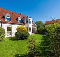 Charmante Wohnung mit Einfamilienhaus-Charakter und eigenem Garten - Stahnsdorf