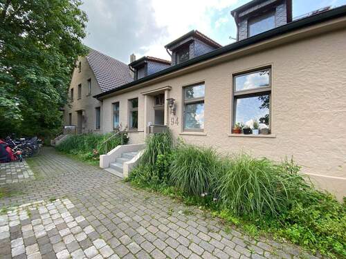 Hausansicht - 2-Zimmer - zentrale Lage - frisch renoviert