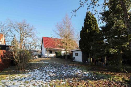 Hausansicht Garten - Ankommen, Durchatmen, Zuhause sein - Doppelhaushälfte mit moderner Wärmepumpe und großen Grundstück