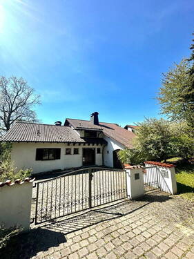 Hausansicht - 7 Zimmer Einfamilienhaus in Coburg