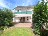 Rückansicht mit Balkon und Terrasse - Henstedt-Rhen DHH auf 500m² herrlichem Grundstück, 2 Bäder, Balkon, Doppelcarport etc. € 349.900,-