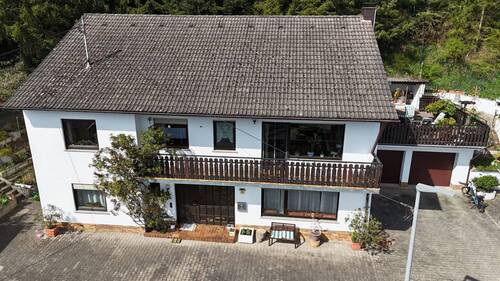 Ansicht Süden - Großes Zweifamilienhaus in exponierter Lage von Niederkirchen