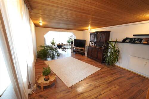 Bild 2 - 4 Zimmer Mehrfamilienhaus, Wohnhaus zum Kaufen in Ober-Mörlen