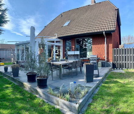 Bild 1 - Charmantes Einfamilienhaus in Berenbostel mit Wintergarten