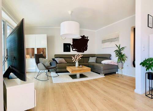 Wohnzimmer - 6 Zimmer Einfamilienhaus zum Kaufen in Garbsen