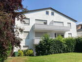 Rückseite und Teil des Gartens - Mehrfamilienhaus, Wohnhaus in Karben