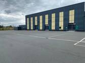Rangierfläche vor Lagerhalle - 