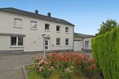 Außenansicht - Endlich mal im Erdgeschoss! 4-R.-ETW mit Terrasse, Gärtchen & Stellplätzen in Heisingen