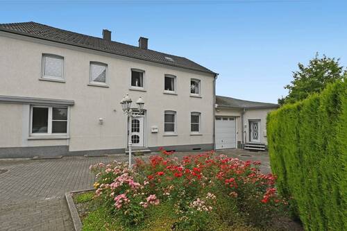 Außenansicht - Endlich mal im Erdgeschoss! 4-R.-ETW mit Terrasse, Gärtchen & Stellplätzen in Heisingen