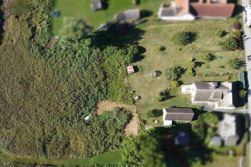 Grundstück mit Wasserlage - 