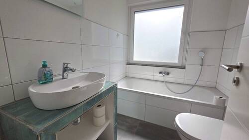 Bad mit Wanne im EG - 