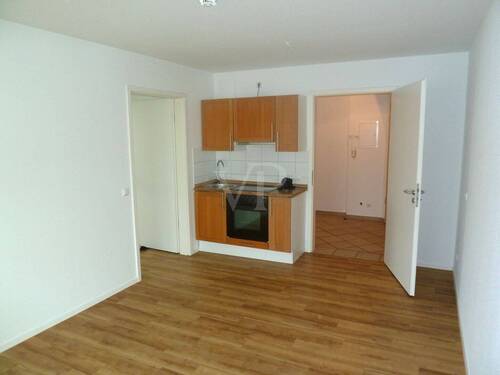 Wohnzimmer 1 - 2 Zimmer Etagenwohnung zum Kaufen in Laatzen