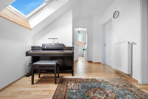 LICHTDURCHFLUTETE DIELE - WOW! Großzügiges Familienhaus mit Hof, Keller & Spitzboden - direkt am Main!