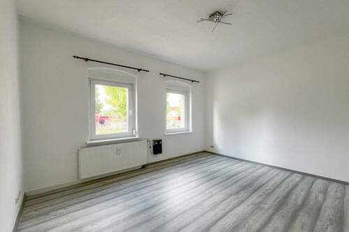 Wohnzimmer im EG - 1 Zimmer Mehrfamilienhaus, Wohnhaus zum Kaufen in Erfurt