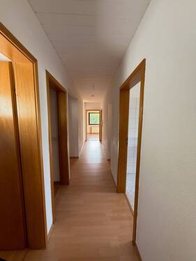 Flur 1. OG - 1 Zimmer Mehrfamilienhaus, Wohnhaus in Winnweiler